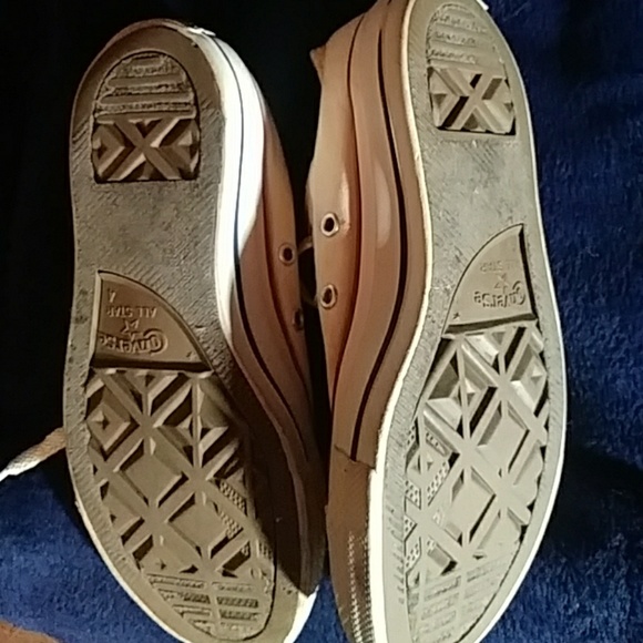 Converse sneakers or cream & red chucks - Picture 4 of 5